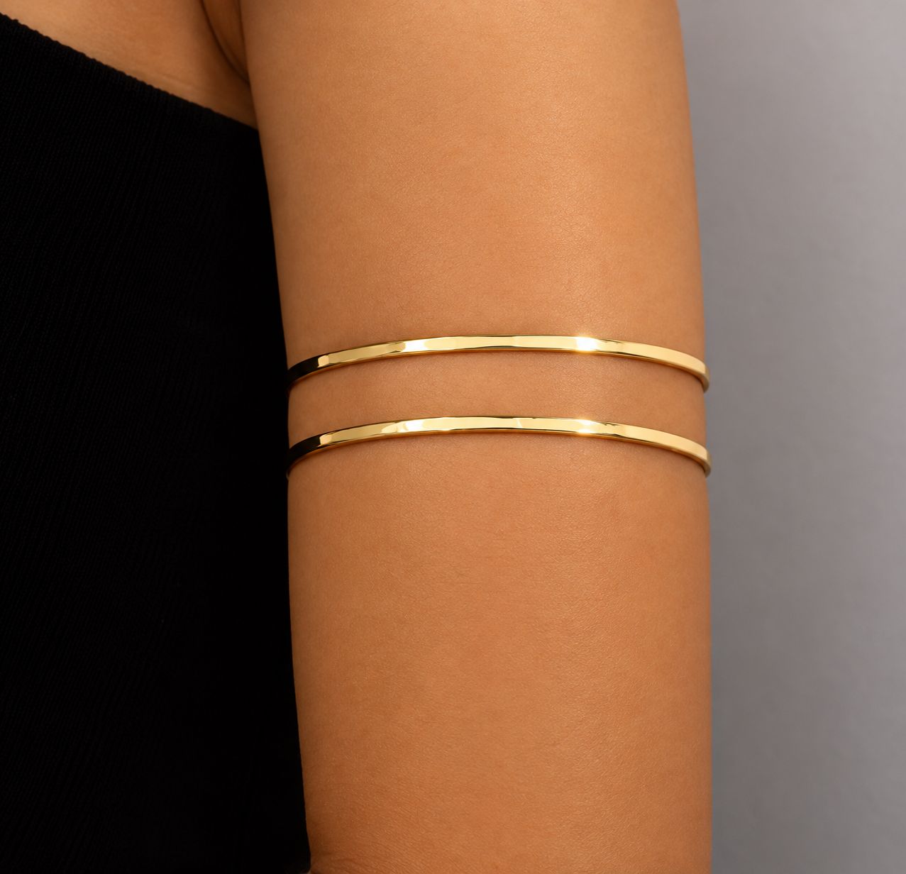 Brazalete dorado de doble línea