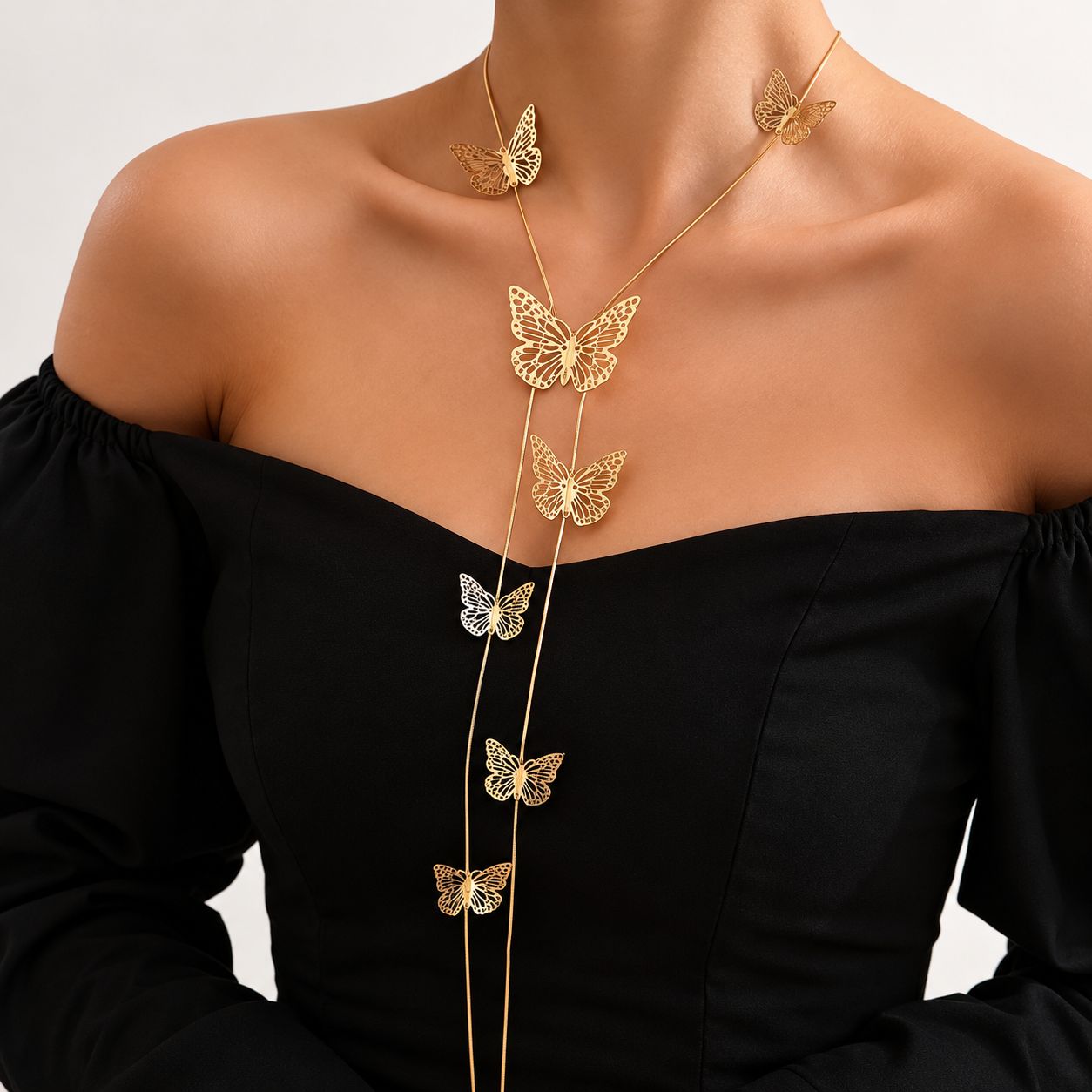 Collar largo dorado con mariposas
