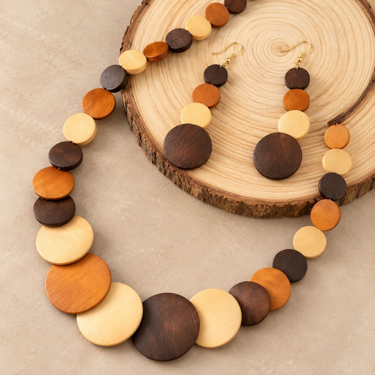 Conjunto de collar y aretes en tonos tierra — vista 3